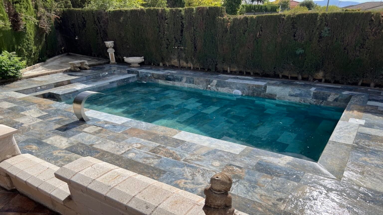porcelánico en piscinas